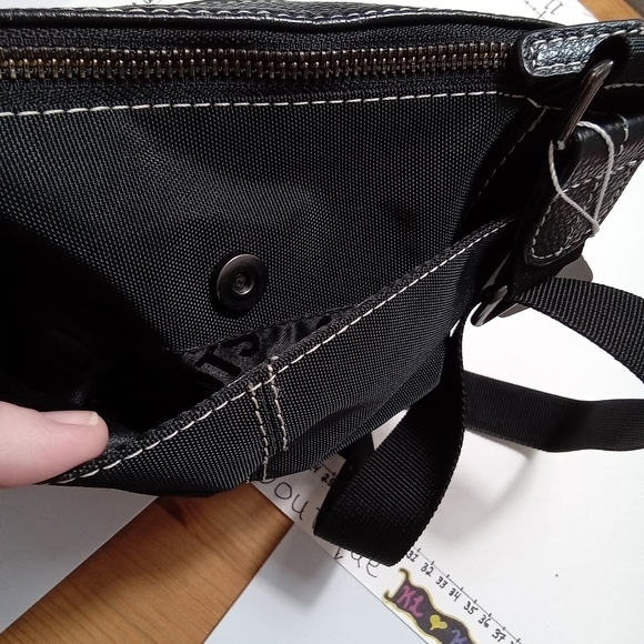 ROOTS canada. Active style leather purse - Picture 8 of 9